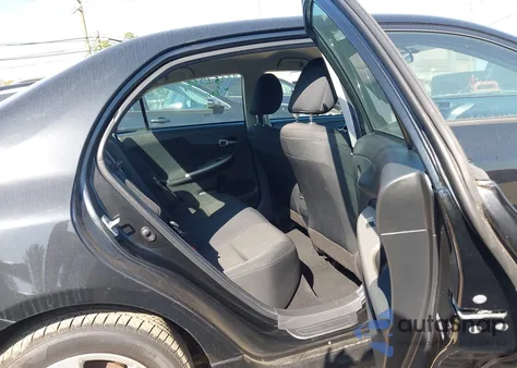 2013 Toyota Corolla S z USA, uszkodzony, nr VIN 2T1BU4EE1DC102945